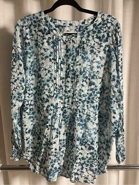 Loft Light Blue Floral Pintuck Women’s Blouse